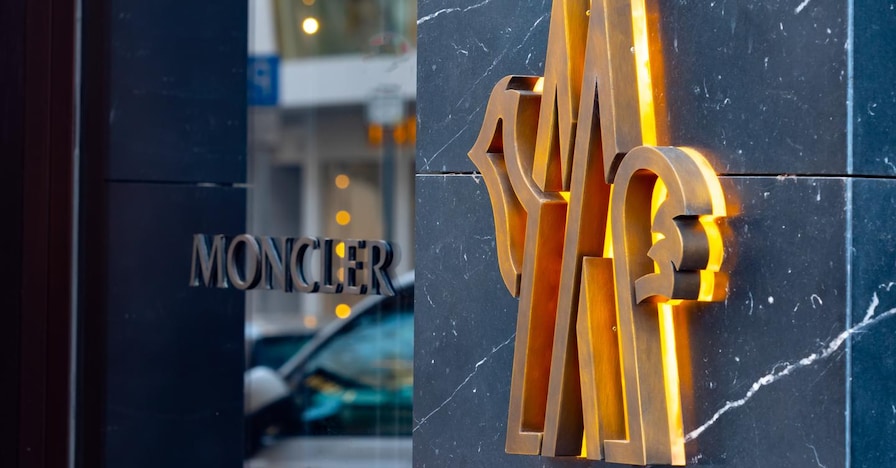 Soffre Moncler i timori per l economia penalizzano il comparto